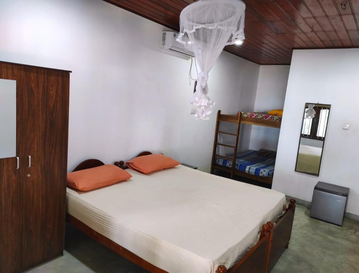Blue Corals Beach Bungalow Матара Екстер'єр фото