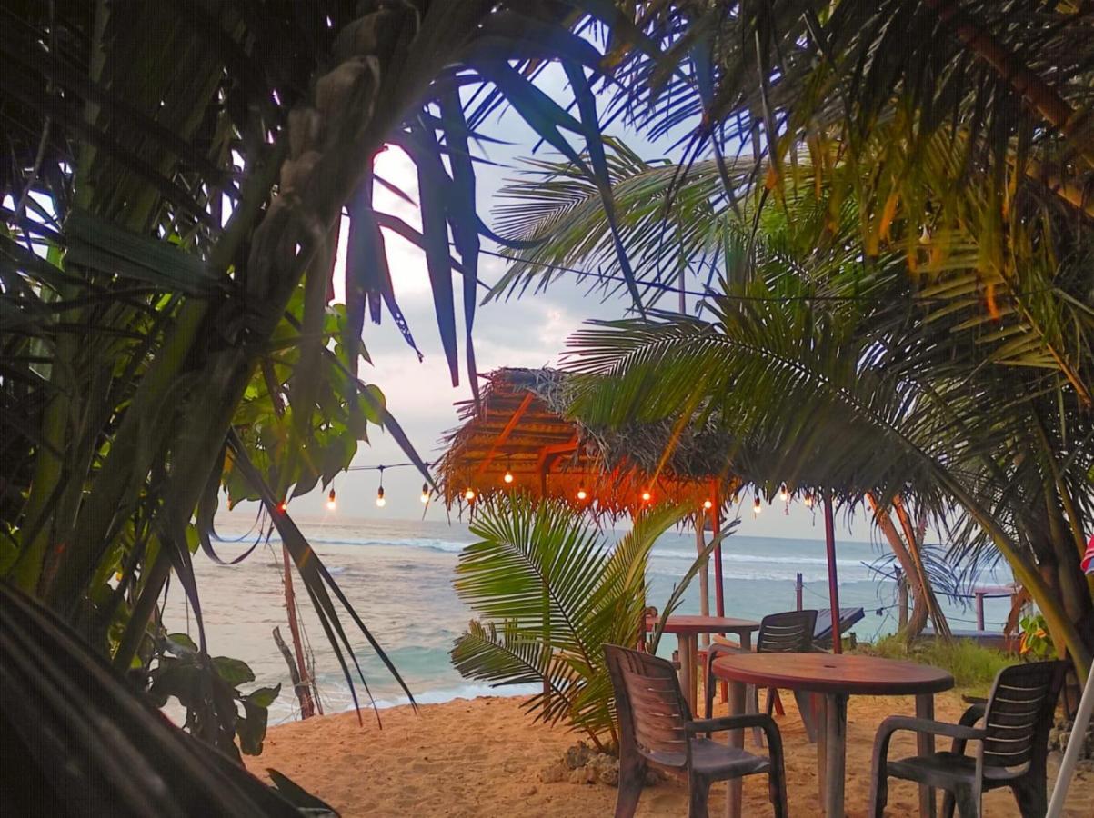 Blue Corals Beach Bungalow Матара Екстер'єр фото