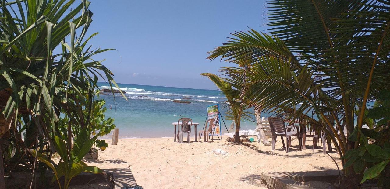 Blue Corals Beach Bungalow Матара Екстер'єр фото