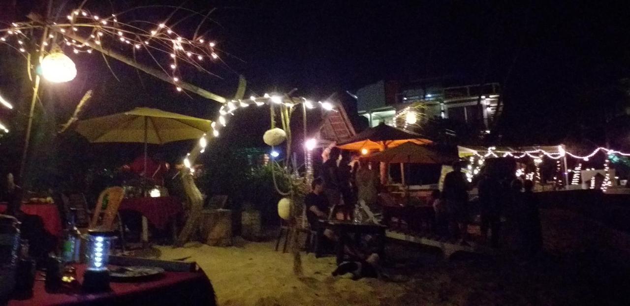 Blue Corals Beach Bungalow Матара Екстер'єр фото